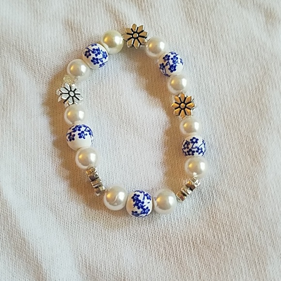 Bracelets - Picture 2 of 5